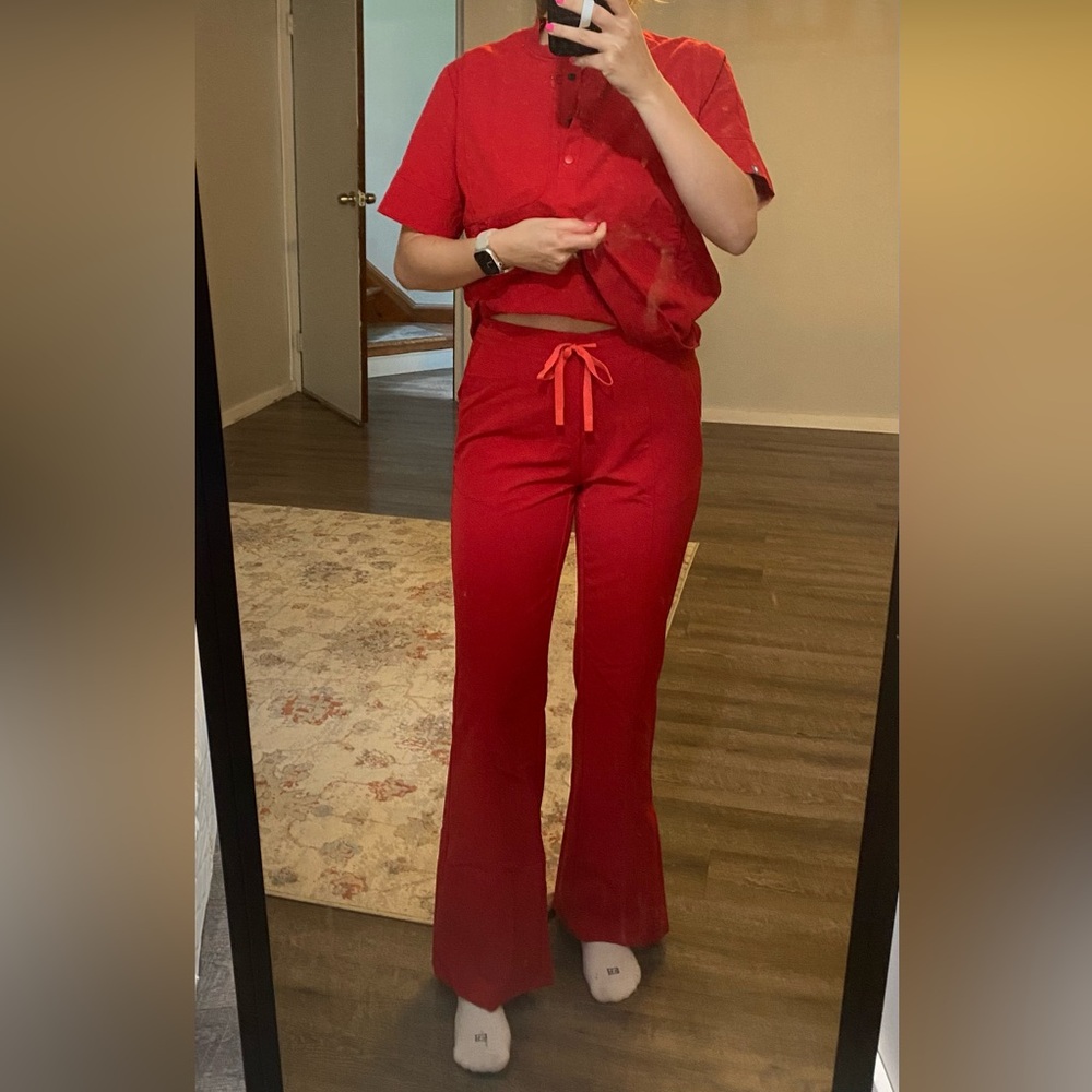 FIGS RED SMALL SET